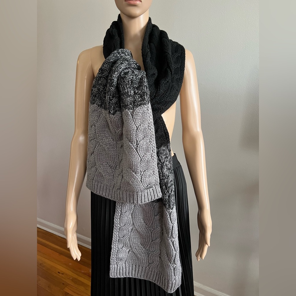 Michael Kors Chunky Knit Colorblock Black Gray Cable Knit Scarf